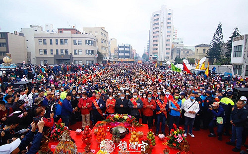 400年來第一次!大甲媽海路出巡澎湖 逾千信徒迎接
