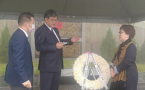 荻生田議員致意:李登輝應會開玩笑「安倍你怎這麼快來找我」