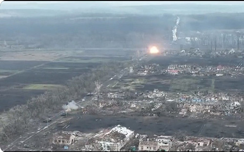 (影)坦克大對決!烏克蘭T-64「一槍解決」俄羅斯T-72