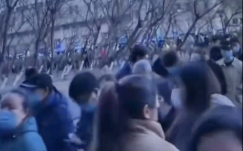 不如大家一起「陽」? 鍾南山警告 : 恐出新變異株 地方醫院1人劈成3人用 