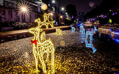 新北中港大排奇景 聖誕約會就來這裡 