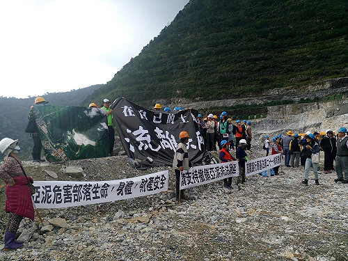 立委考察亞泥礦場 原民：在自己土地上流離失所