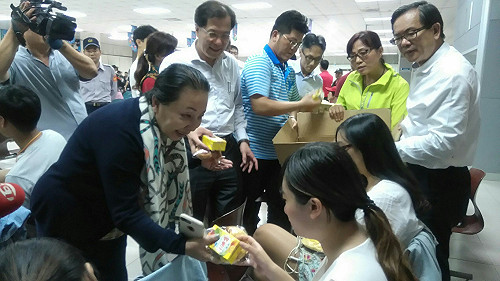 客輪擱淺布袋外海　張花冠籲建立海事事故協調平台