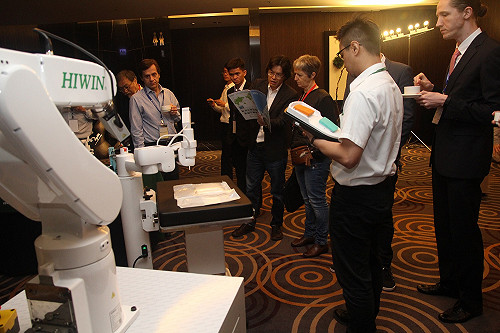 機器人教父羅仁權：人類不應該被取代