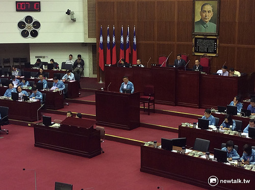 世大運亮國旗否？柯P錯愕支吾其詞