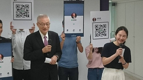 主打台灣義氣 吳敦義用臉書與line溝通年輕世代
