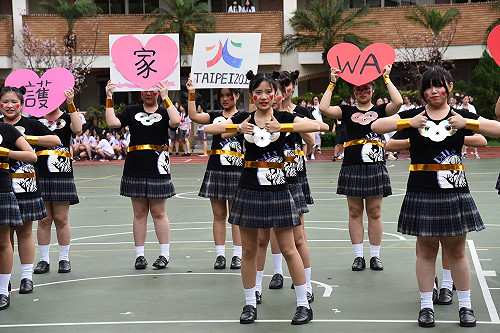 熊讚陪2千師生作這件事　９４high翻