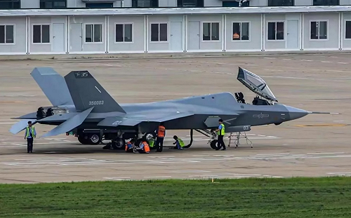 中共殲-35試飛照曝光 專家 :很可能改造成垂直起降匿蹤戰機