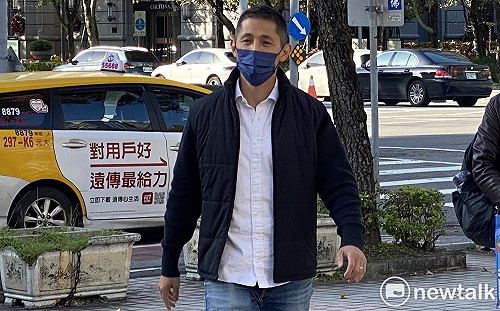 跑行程遇騎士車禍 吳怡農下車檢傷待救護車抵達才走