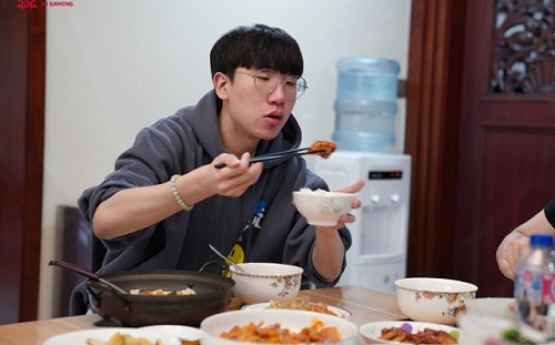 《英雄聯盟》韓國選手Ruler抵達中國！網笑：廚房阿姨又要發威了