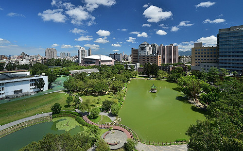 選舉政見涉大量歧視 台大經濟系助教譴責：不知道「開玩笑」底線！     