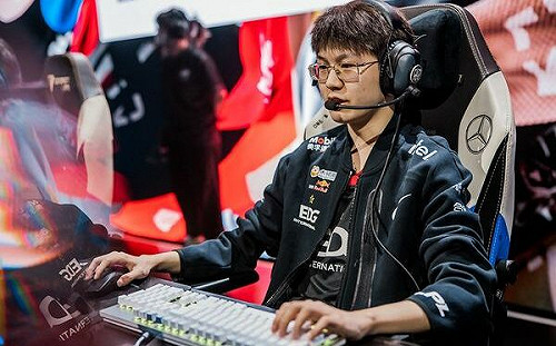 《英雄聯盟》中國選手Meiko遭路人嘴砲圍攻！隊友幫其展開報復 