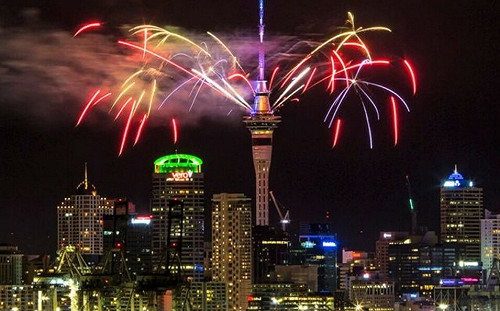 紐西蘭迎接2023 天空塔、海港大橋璀璨煙火燈光秀