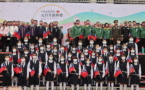 出席高雄府會元旦升旗典禮  陳其邁：持續謙虛認真為市民服務