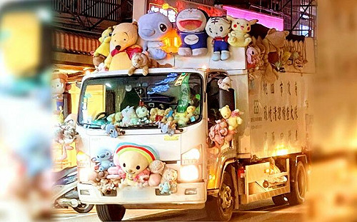 真實版玩具總動員　回收車掛滿娃娃