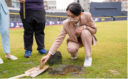 新竹棒球場缺失達152項! 施工廠商董事長：MLB團隊去年勘查沒問題