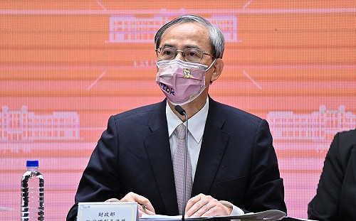 稅收超徵不止4500億還多出450億 政院：不會加碼發現金