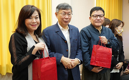 ｢邱佩琳給橘子好幾千萬都到哪裡去了？｣吳靜怡：這當然要問柯文哲