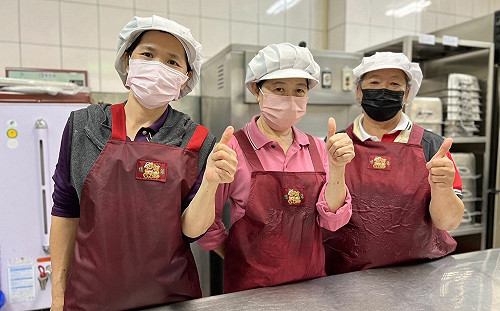 勇媽挺嘉市幼兒園廚媽 今年一月起加薪5523元