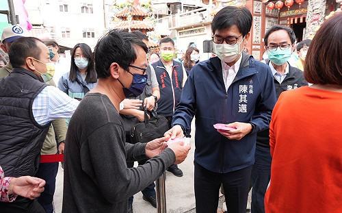 春節前夕連跑9行程  陳其邁馬拉松式發紅包拜早年