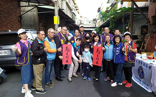 新北新莊區公所攜手雙連基金會 年菜送到家長輩過好年 