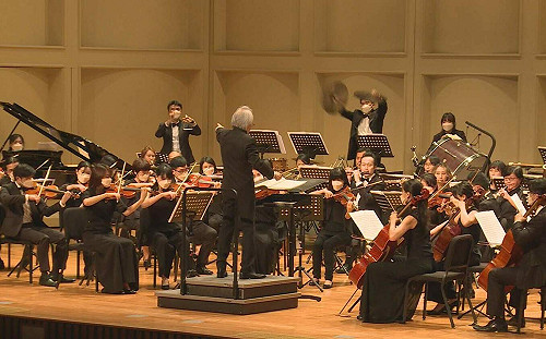 企業家返「嘉」舉辦新年音樂會 撫慰人心