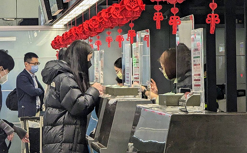出國人次單日較去年暴增15倍！桃機春節疏運單日客運量睽違2年破9萬