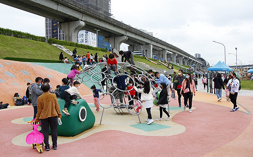 迎春出遊好心情 新北河濱遊玩真開心 