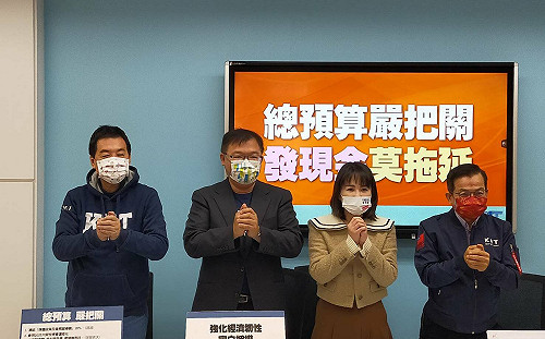 全民發現金卡在立院 藍黨團喊話：過年開會三讀也配合