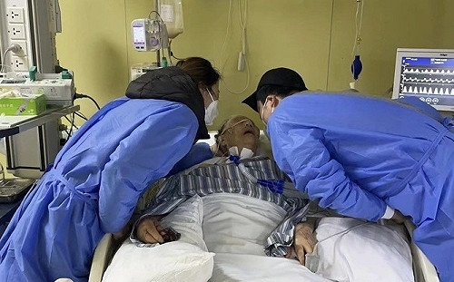 「壓歲錢準備好了嗎」？外孫這樣連喊4天 「喚醒」92歲新冠重症外婆