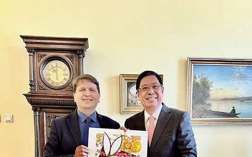 斯洛伐克首都舊城區市長偕李南陽向台灣民眾拜年