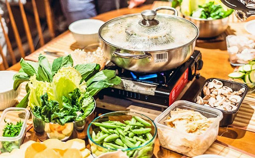 圍爐吃鍋注意！湯底鈉含量排行曝光