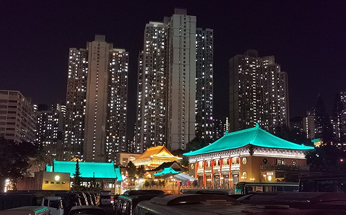 疫情漸去  香港黃大仙復辦年初一搶頭香