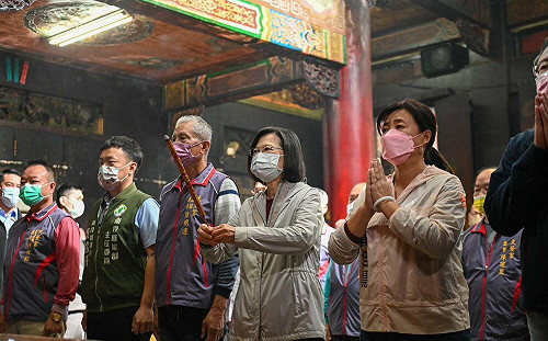 蔡英文初二南投參香發福袋加碼助選 蔡培慧盼為名間「好好做代誌」