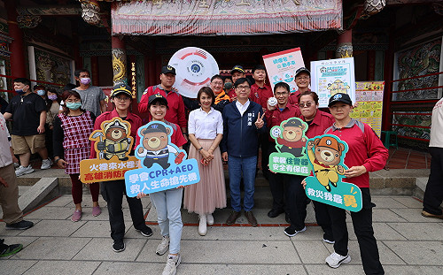 內門歡喜呷辦桌 陳其邁東九區發紅包給百歲人瑞