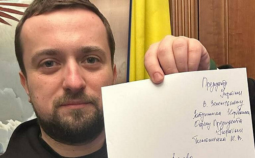 澤連斯基貼身幕僚請辭！辭職信曬自拍 感謝總統信任