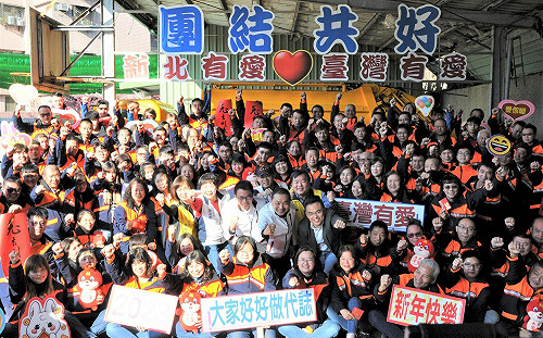 清潔隊員春節服務不打烊足感心 侯友宜慰勞辛勞