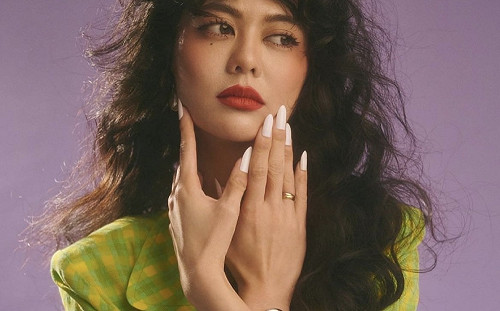 戒指卡住拔不下來！白癡公主「手指發紫」痛苦大叫