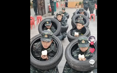 (影) 人間煉獄! 河南戒斷網癮學校爆虐待學生 打到吐血還用辣椒水懲罰