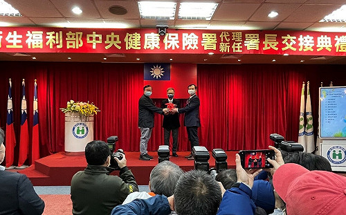 健保署新舊署長交接！ 薛瑞元主持 「他」卻未出席