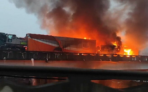 （影）湖南高速公路連續5起、49車追撞 16死66傷火燒車蔓延全車道 