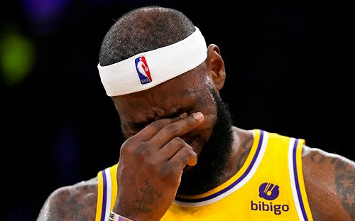 打破賈霸總得分紀錄　詹皇熱淚盈眶