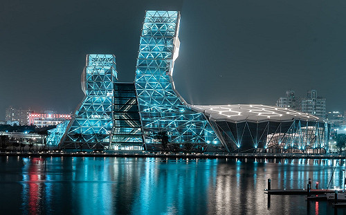 愛河燈光點上土耳其藍 傳遞台灣祈求友國平安祝福