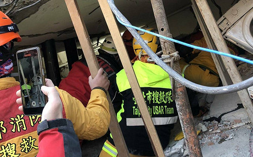 找到人了！台灣搜救隊耗費19.5小時再救出1女子脫困