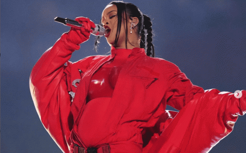 蕾哈娜超級盃開唱摸肚！工作人員證實懷了第二胎