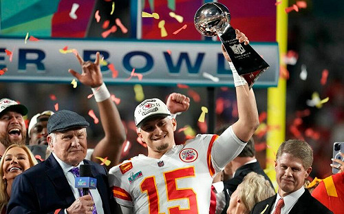 打破魔咒　Mahomes奪MVP又率隊奪冠