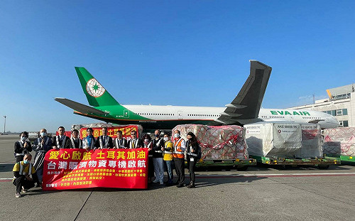 外交部今安排專機飛土國接回搜救隊 去程先運送20噸賑災物資　　