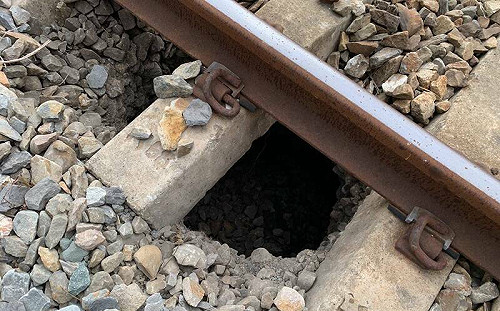 中油施工不慎！台中港支線軌道路基塌陷  台鐵：已灌漿回填