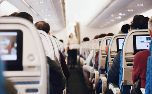 飛機60秒內墜435公尺！乘客曝體感