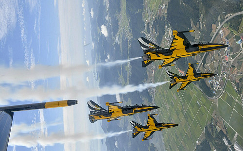 南韓大陣仗12機120人參加澳洲航展 「黑鷹」表演隊9機傳將落地高雄整補